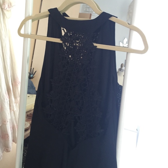 Little black dress with lace detailing at back - Picture 3 of 3
