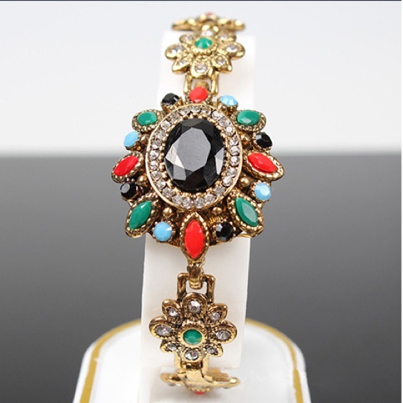 Floral Bracelet Gold Tone Vintage Inspired - Picture 3 of 4