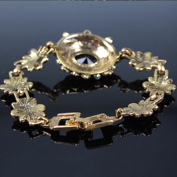 Floral Bracelet Gold Tone Vintage Inspired - Picture 4 of 4