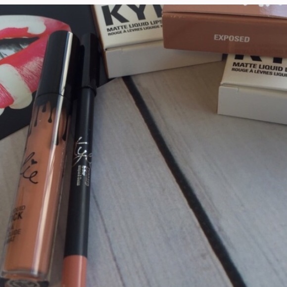 Kylie Jenner EXPOSED K Lip Kit HOT! Authentic!! - Picture 2 of 4
