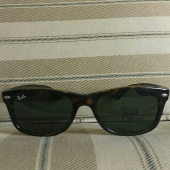 Ray ban wayfarer tortoise shell sunglasses