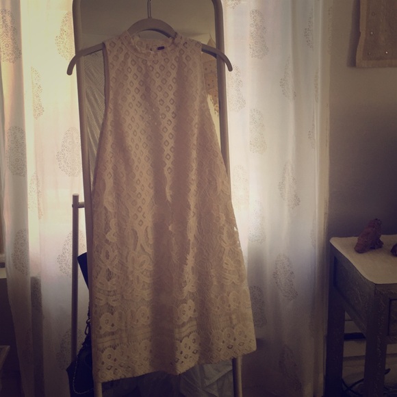 Ivory Lace Shift Dress - Picture 1 of 3