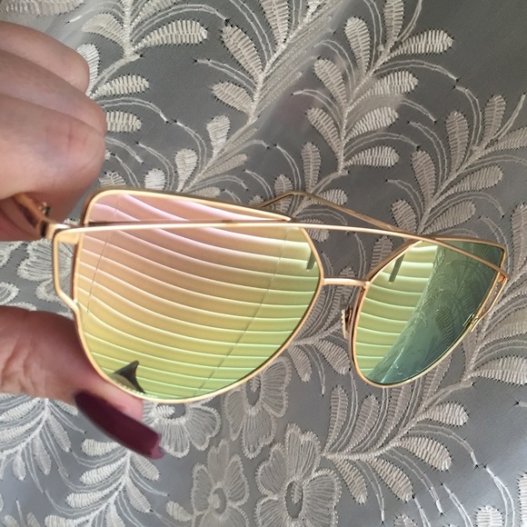 🏆HOST PICK🏆Rose-Pistachio Cross Wire Sunglasses - Picture 2 of 4