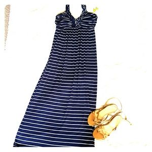 🚫SOLD🚫 Navy and white maxi dress