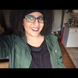 Meet your Posher, Nicole