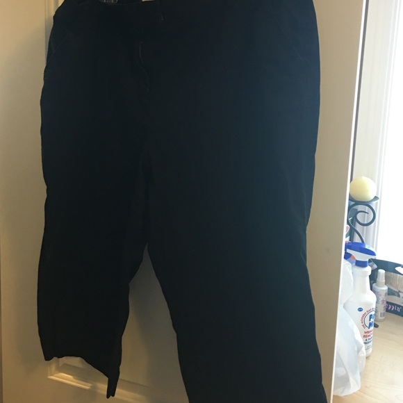 Black cotton capris