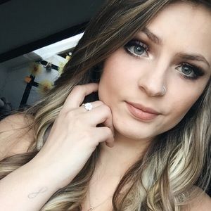 Meet your Posher, Brittney