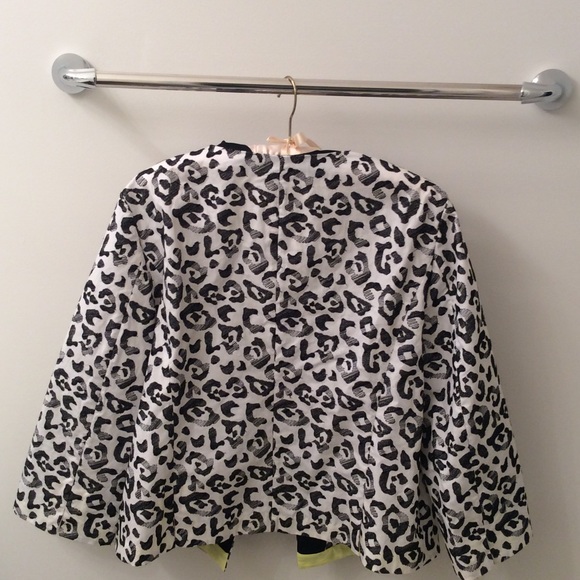 Blazer - Picture 3 of 3