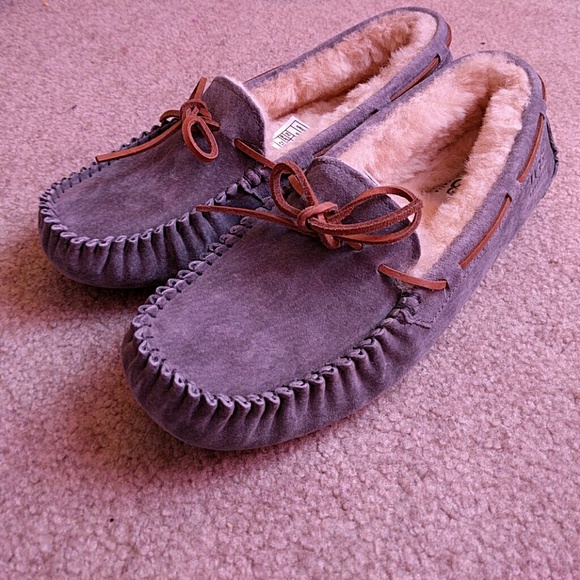 UGG SLIPPERS
