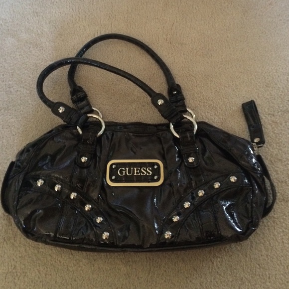 Small Charcoal/black Guess purse! Great shape!