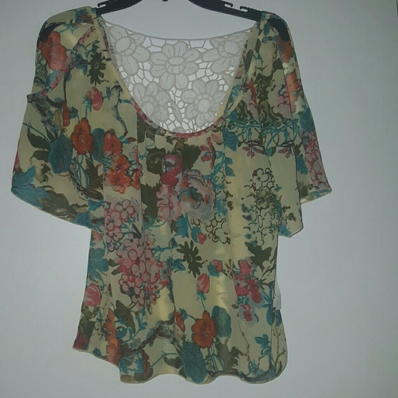 Flowered Top - Picture 1 of 3