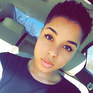 Meet your Posher, Alicia