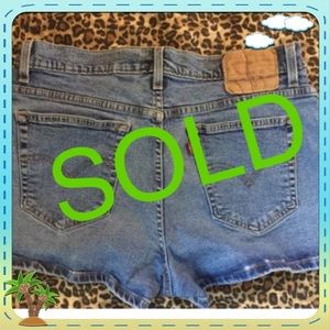 ❌❤️SOLD❤️❌ LEVIS High waist short Jean shorts- 🌺