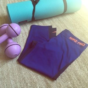 Nike pro workout capris