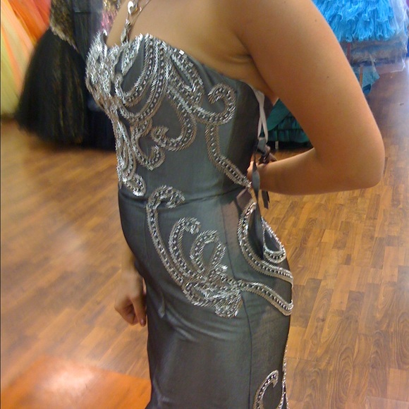 Dress - Picture 3 of 3