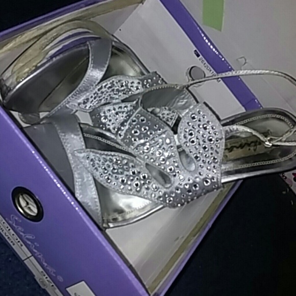 Shoes Heels - Picture 2 of 4