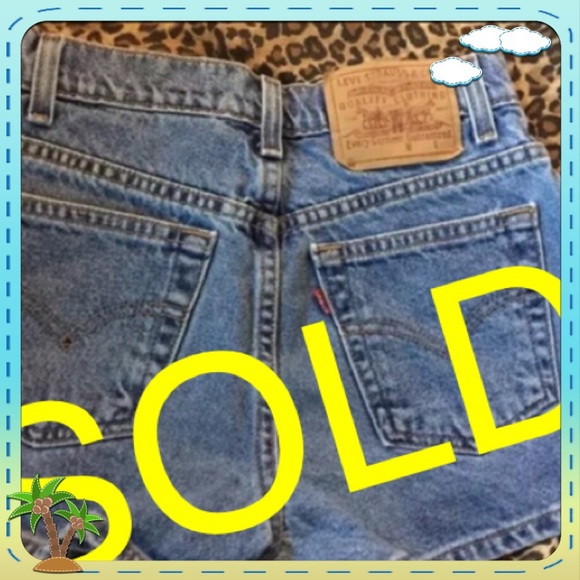 ❌❤SOLD❌❤️ VINTAGE LEVIS High waist Jean shorts 😍