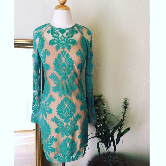 🔴 sold- Honey punch lace dress