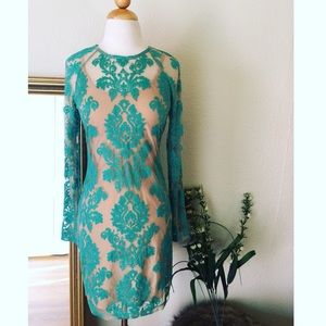 🔴 sold- Honey punch lace dress