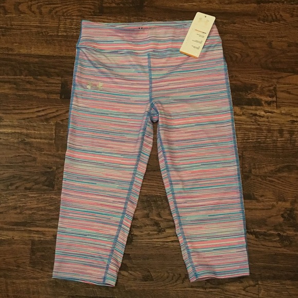 NWT Under Armour Crops. Fits Women Medium