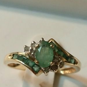 Solid Gold 10k Emerald and Diamond ring
