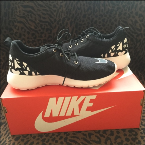 ⚡️Nike Roshe One Sz 8 or 7.5⚡️ - Picture 4 of 4
