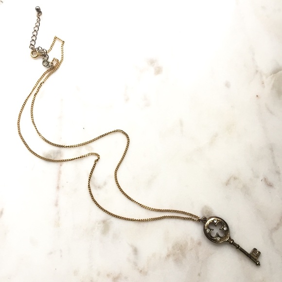 Forever 21 Gold Key Pendant Necklace - Picture 3 of 3