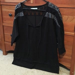 Quarter sleeve dressy top