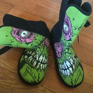 Iron fist girl Zonbie boots. Green. Used. Size 8/7