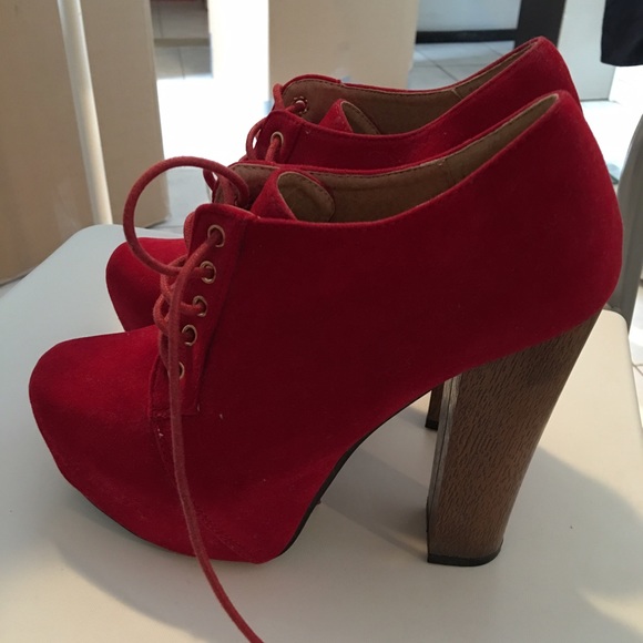 WOMENS PLATFORM ANKLE BOOTS.