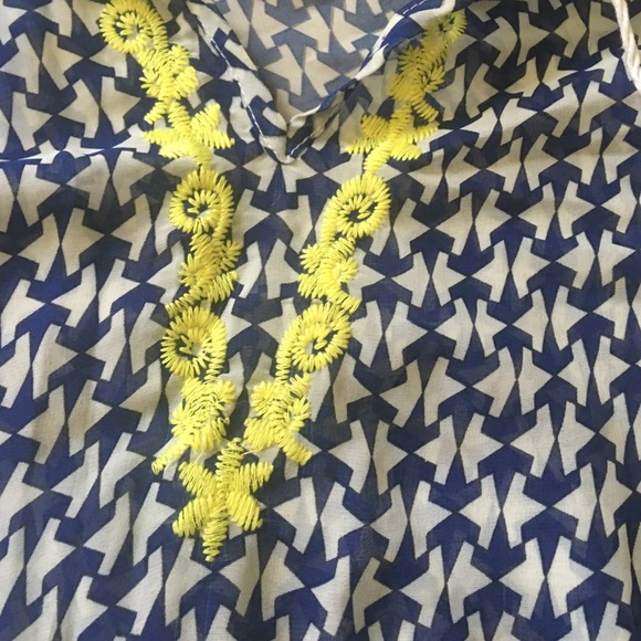 Blue white and yellow print shirt! - Picture 2 of 4