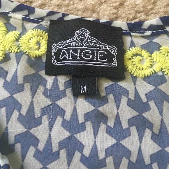 Blue white and yellow print shirt! - Picture 4 of 4