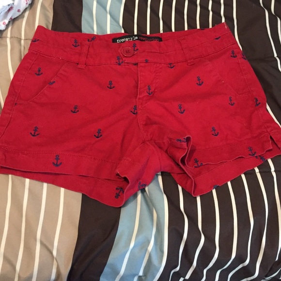 Red shorts❤️