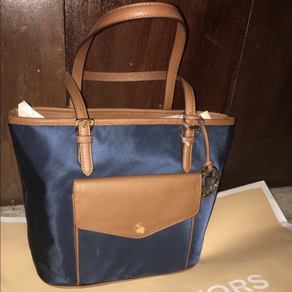 ‼️SOLD‼️Michael Kors Jet Set Nylon Pocket Tote - Picture 2 of 4