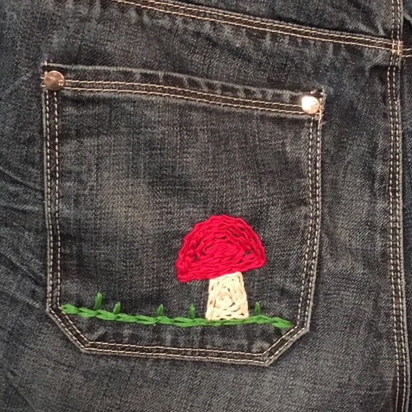 Magic mushroom embroidered denim shorts sz4 - Picture 2 of 4