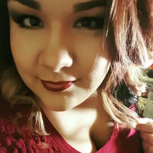 Meet your Posher, Alicia