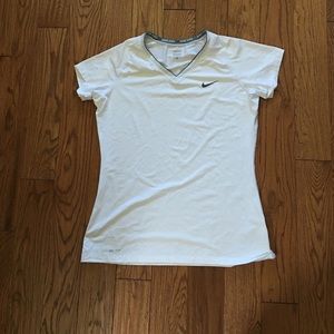 Nike pro women's sleeve vneck