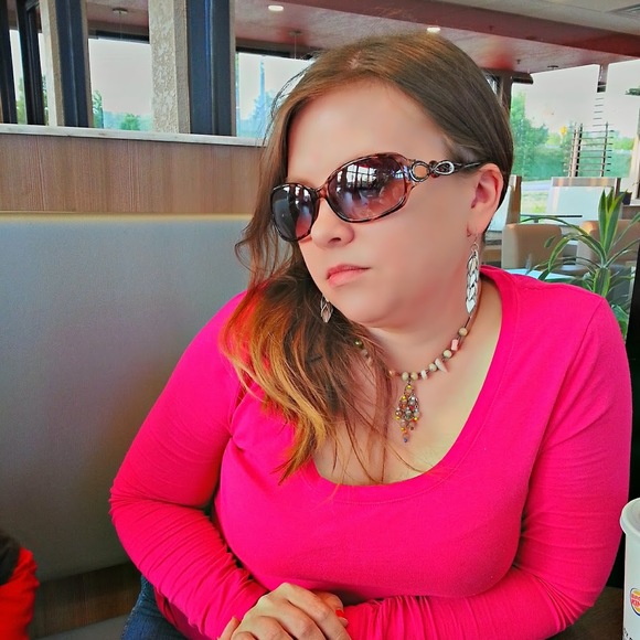 Meet your Posher, Christa - Picture 1 of 1