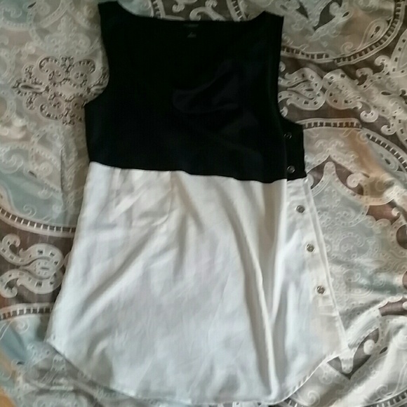 Sexy ann Taylor blouse with buttons up side