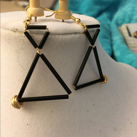 Handmade triangle earrings with rose accent - Picture 1 of 3