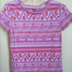 Patterned tshirt.