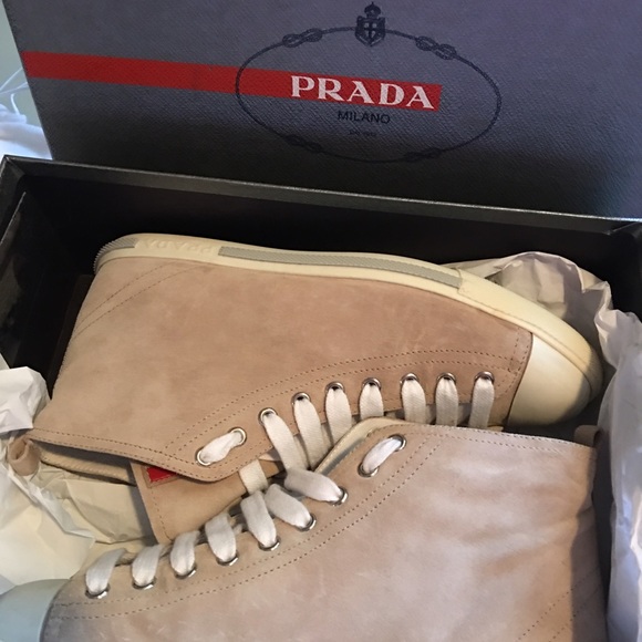 PRADA SNEAKER.LIKE NEW!!