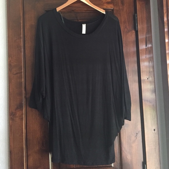 Black top - Picture 2 of 2