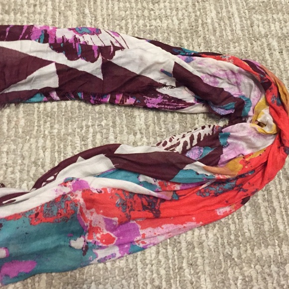 BCBG scarf