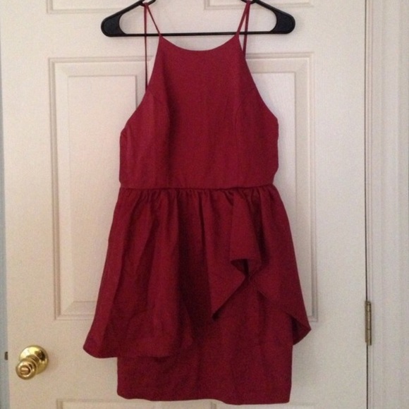 SOLD ‼️ Lulu's Red Dress