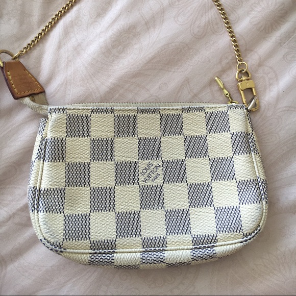 Louis Vuitton mini Pochette