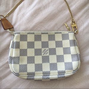 Louis Vuitton mini Pochette