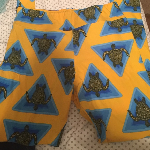 Lularoe TC turtle leggings