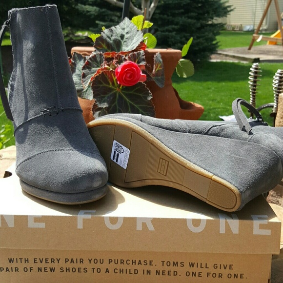 TOMS WEDGE BOOT