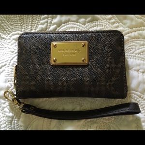 Michaels Kors Smart Phone Wristlet - Brown & Tan